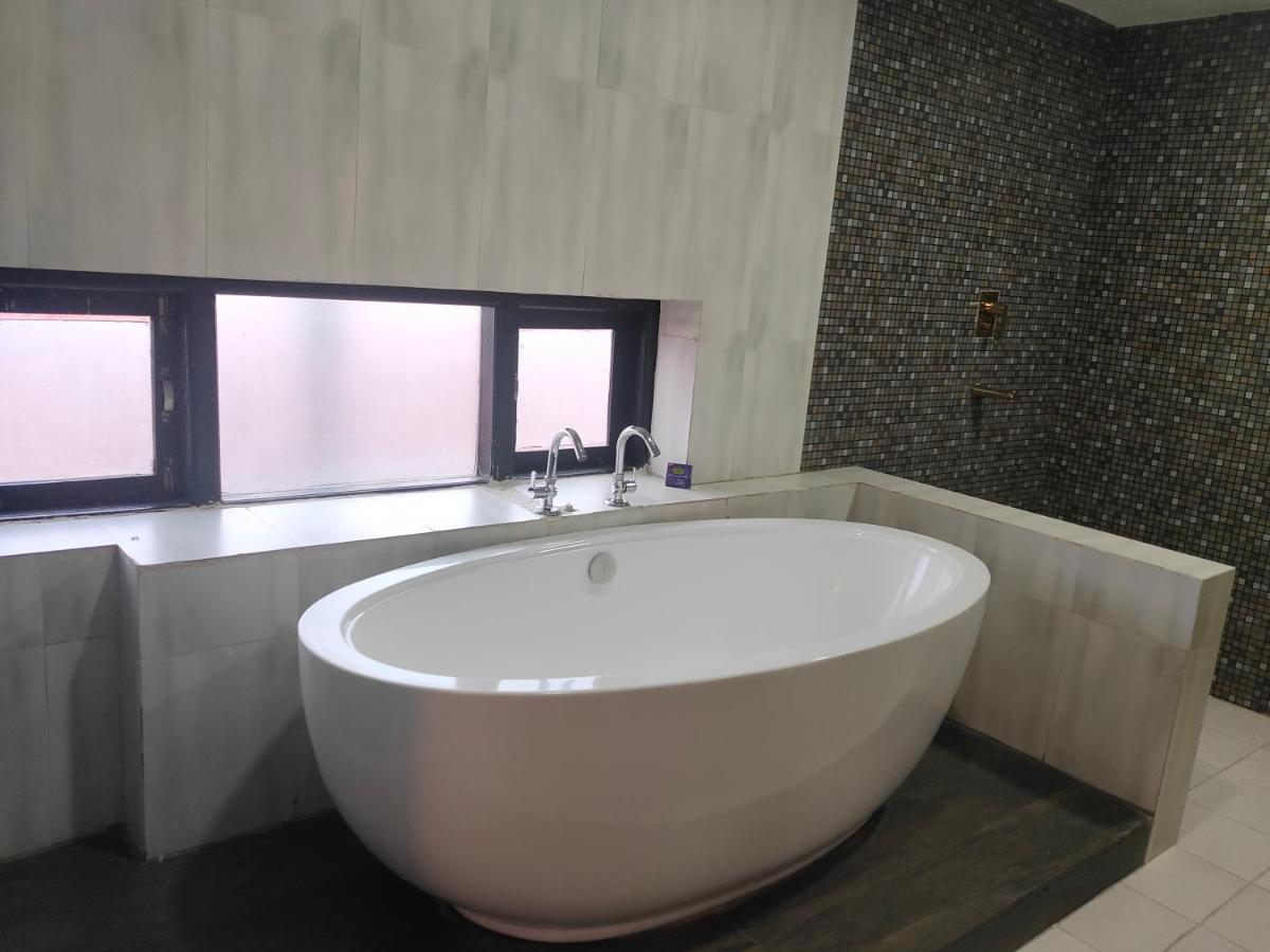Pashupati Boutique Hotel & Spa กาฐมาณฑุ ภายนอก รูปภาพ
